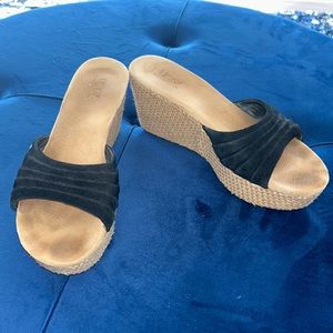 Ugg platform shoes Size 9